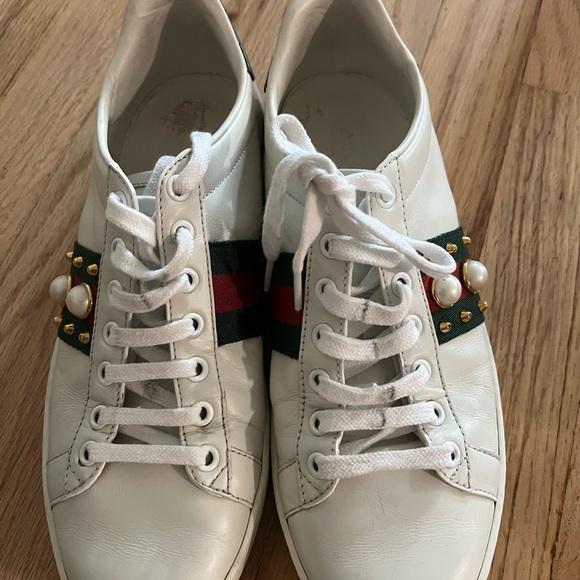 Gucci White and Red Sneakers with Signature Stripe - Picture 1 of 3